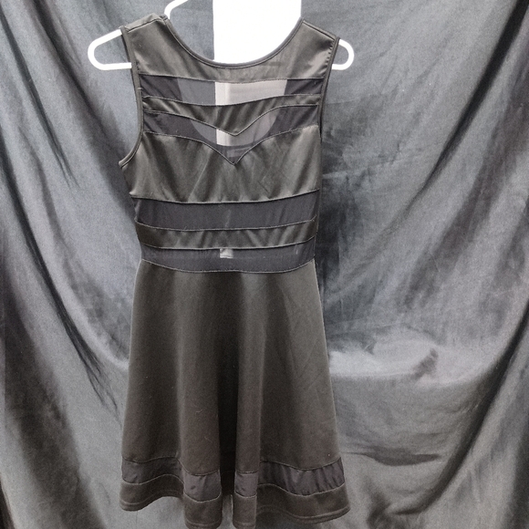 Zeagoo Black and Red Dress - Picture 2 of 8